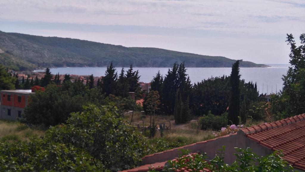 Apartments Picasso Komiža Cameră foto